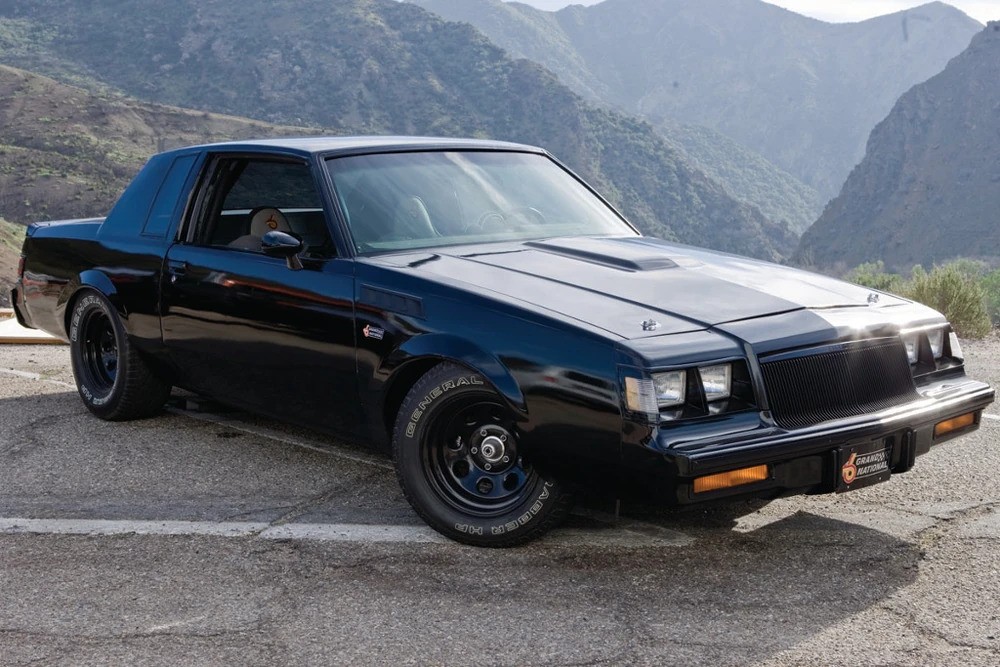 mobil dominic toretto di the fast and the furious 2001